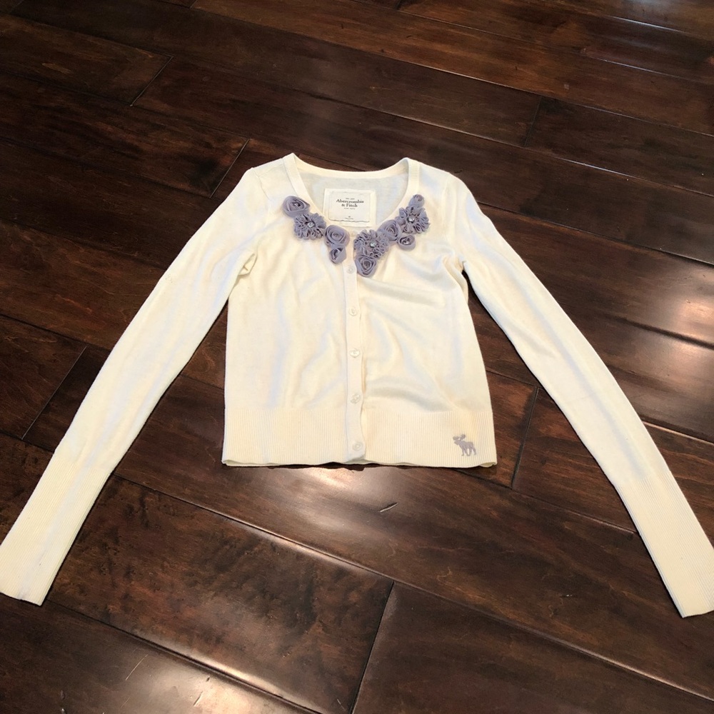Abercrombie & Fitch Off White Sweater